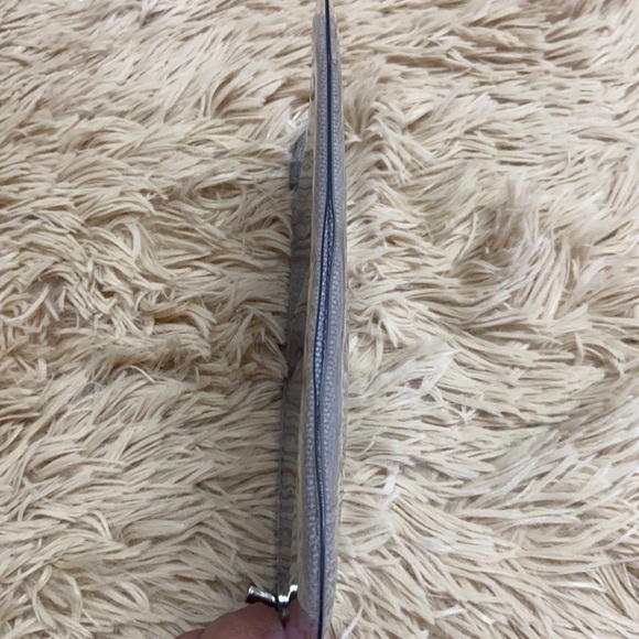 Fondation Louis Vuitton Grey Zipper Pouch - Picture 8 of 8